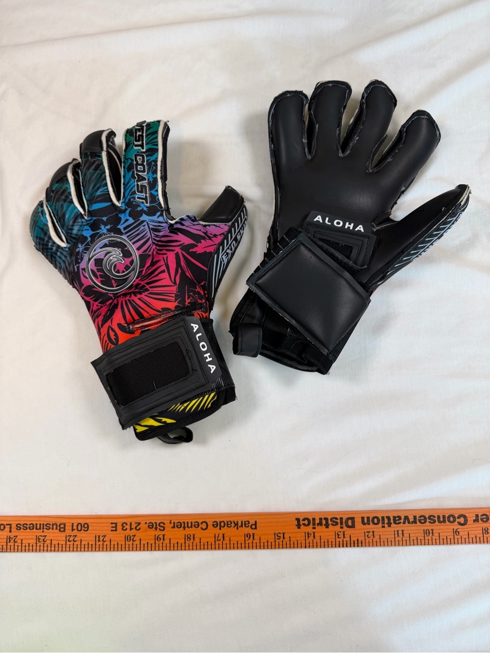 ALOHA Collection size 9 Black Multicolor Palm Print Goalkeeper Gloves